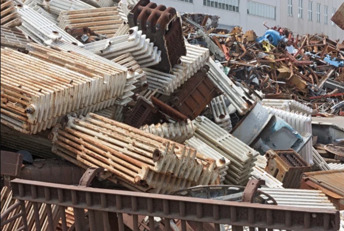 Environmentally friendly treatment and reuse of heatsinks from construction waste